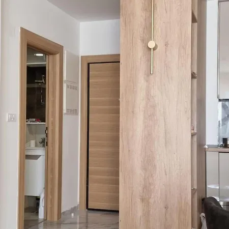 Magnat Lux Sa Garazom