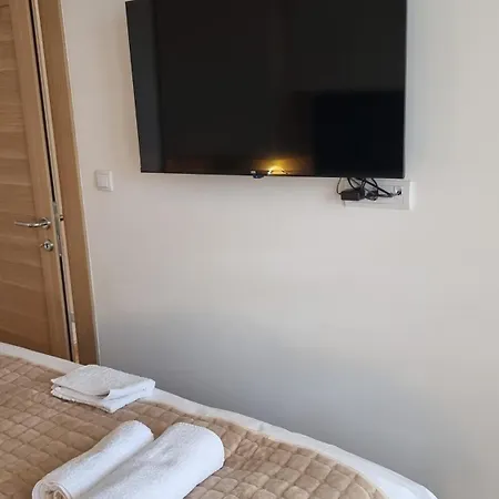 Magnat Lux Sa Garazom