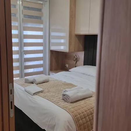 Magnat Lux Sa Garazom * Zlatibor