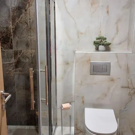 Magnat Lux Sa Garazom