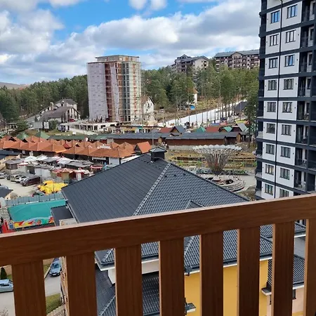 Magnat Lux Sa Garazom