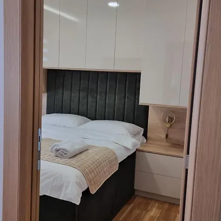 Magnat Lux Sa Garazom Apartament *