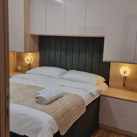 Magnat Lux Sa Garazom *