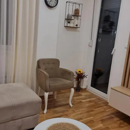 Magnat Lux Sa Garazom *