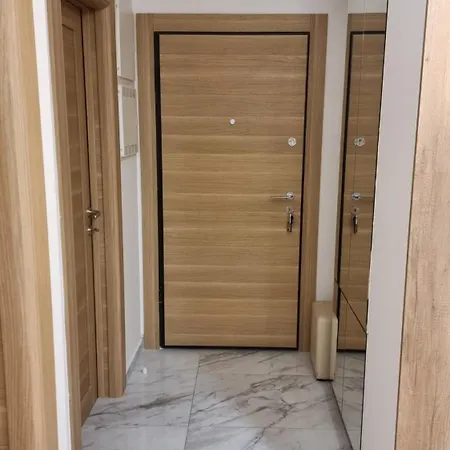 Magnat Lux Sa Garazom *