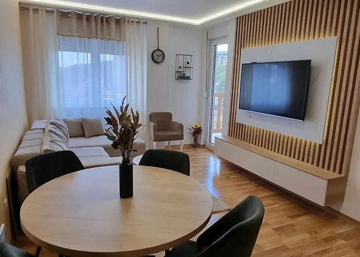 Magnat Lux Sa Garazom