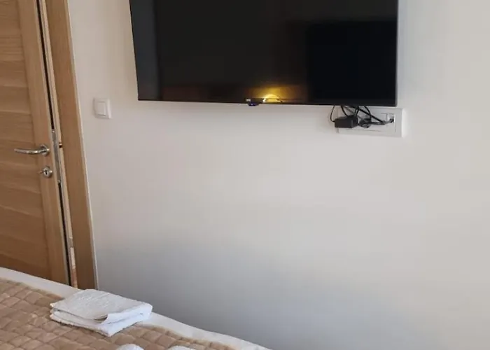 Magnat Lux Sa Garazom *