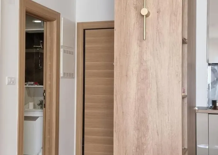 Magnat Lux Sa Garazom