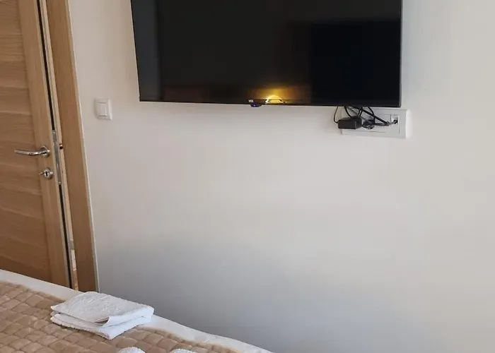 Magnat Lux Sa Garazom